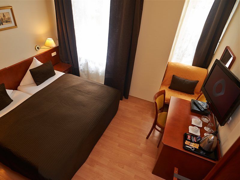 Hotel Andel Прага Экстерьер фото