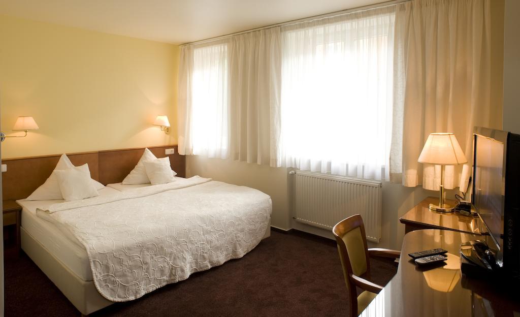Hotel Andel Прага Экстерьер фото