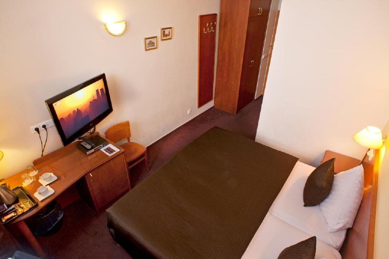 Hotel Andel Прага Экстерьер фото